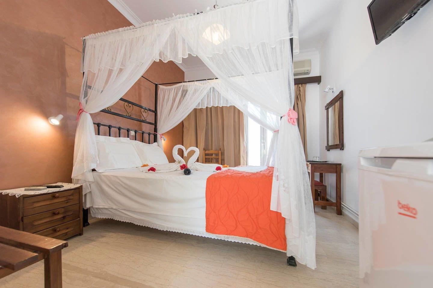 Hotel Lodos Картерадос Екстериор снимка