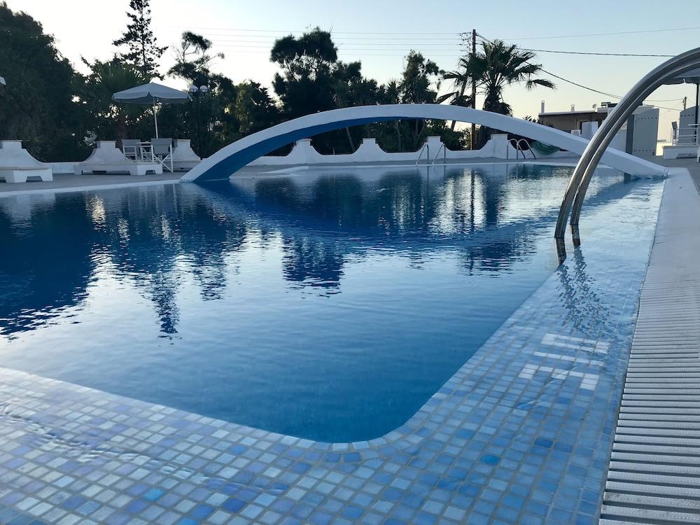 Hotel Lodos Картерадос Екстериор снимка
