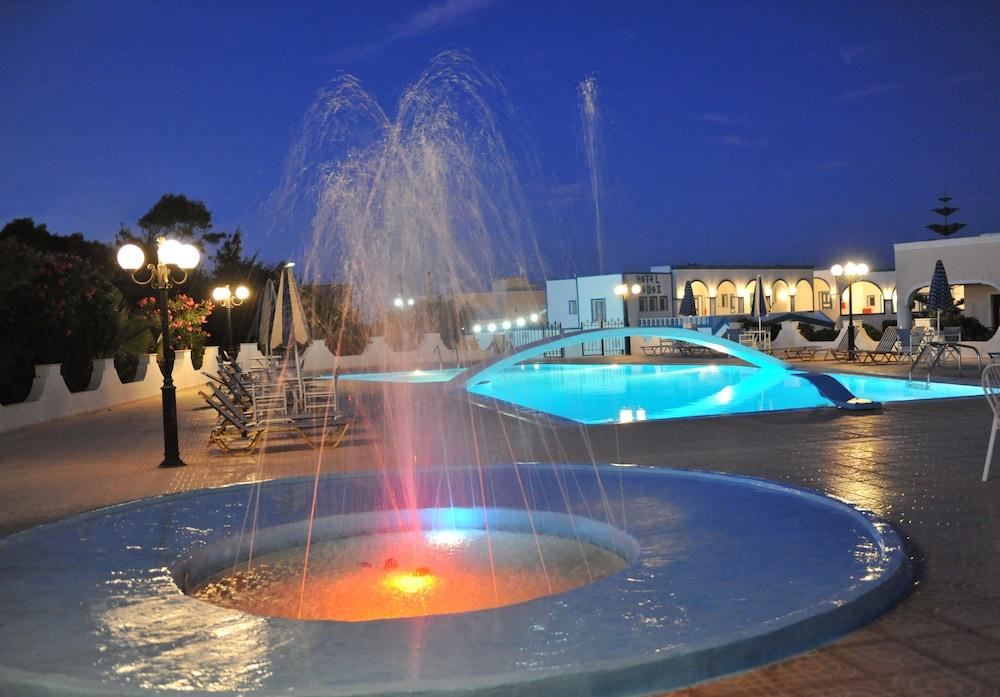 Hotel Lodos Картерадос Екстериор снимка