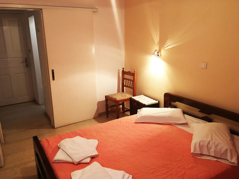 Hotel Lodos Картерадос Екстериор снимка