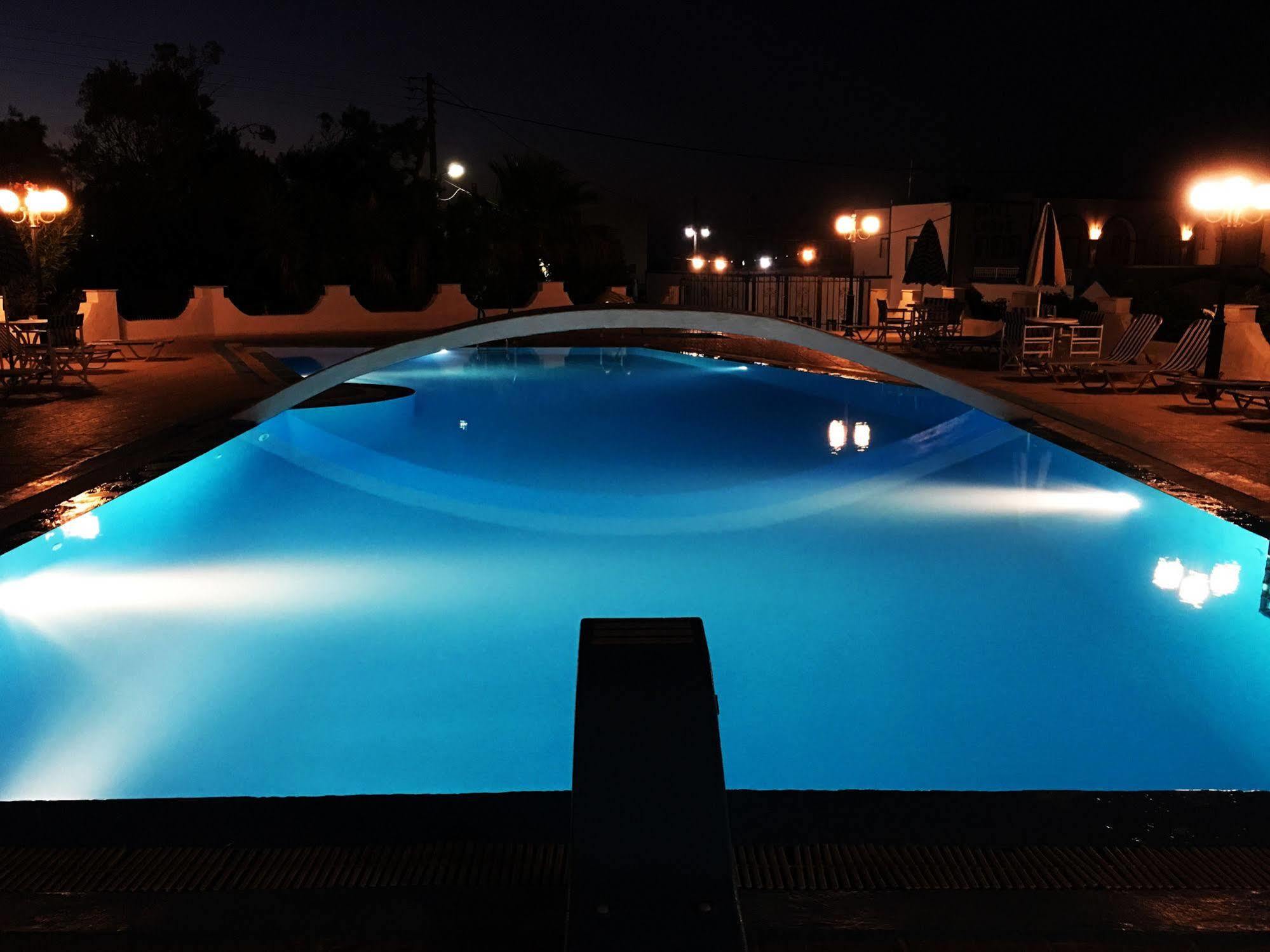 Hotel Lodos Картерадос Екстериор снимка