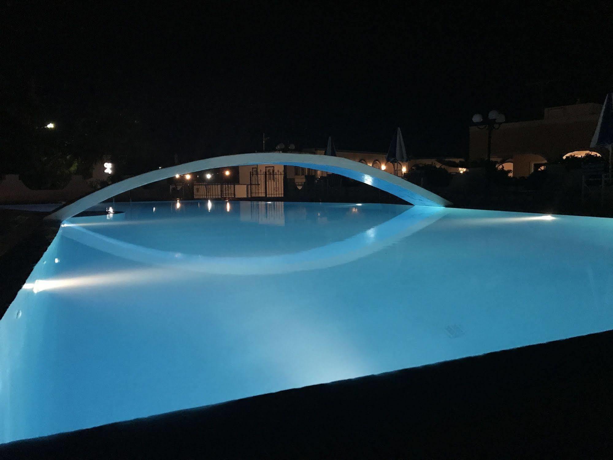 Hotel Lodos Картерадос Екстериор снимка