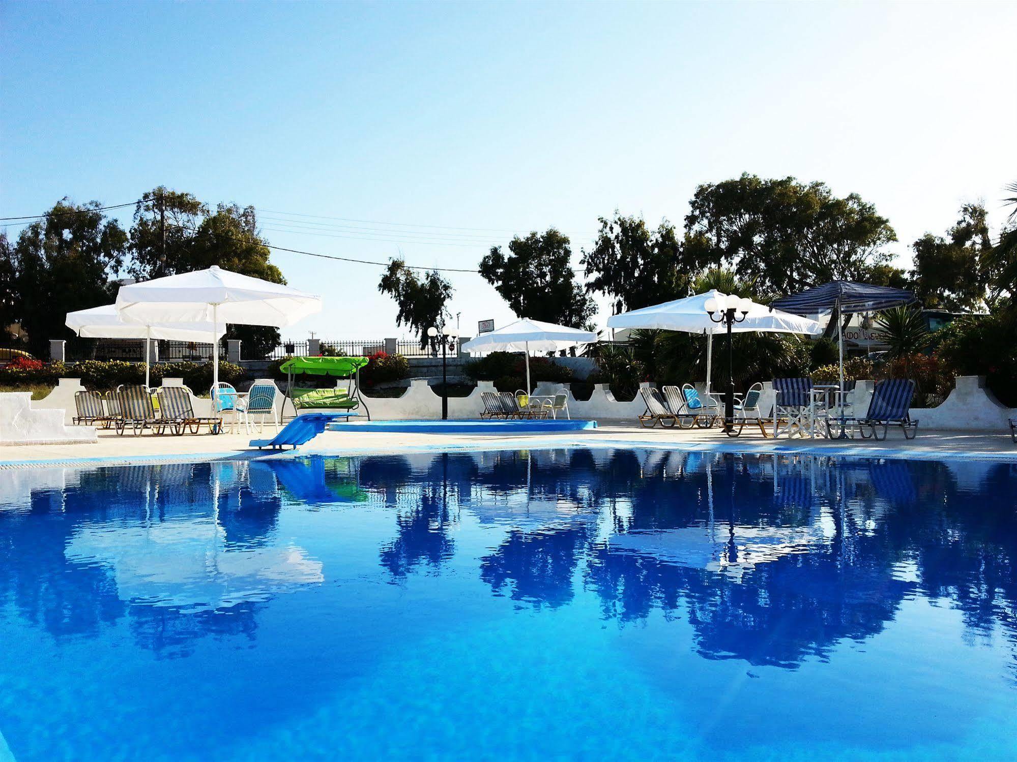 Hotel Lodos Картерадос Екстериор снимка