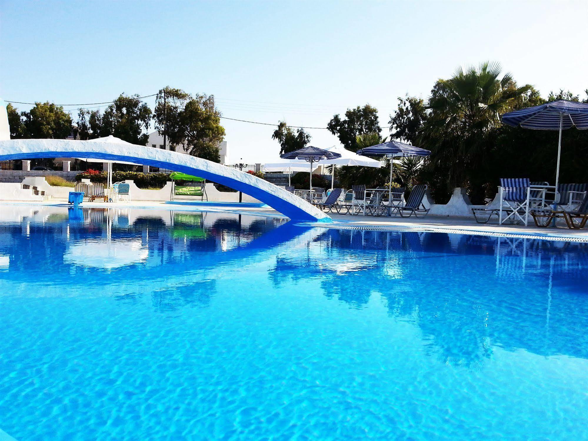 Hotel Lodos Картерадос Екстериор снимка